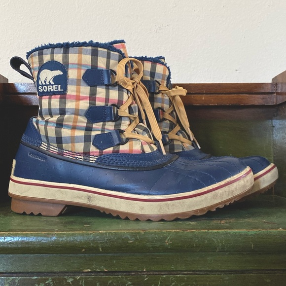 Sorel Shoes - Vintage Sorel plaid boots! Great condition!